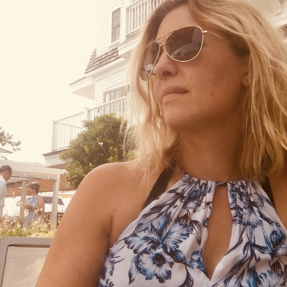 Meet your Posher, Hillary - Picture 1 of 1